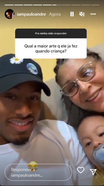 Paulo André responde fãs com a mãe (Foto: Reprodução/Instagram)