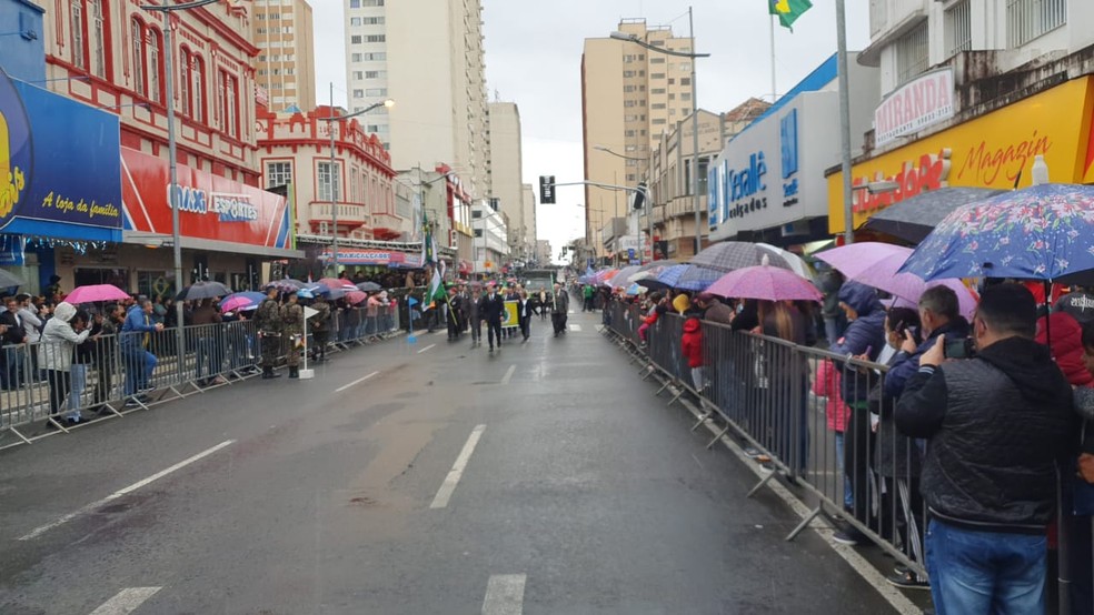 Ponta Grossa tem desfile para comemorar Bicentenário da Independência do Brasil — Foto: Reprodução/RPC