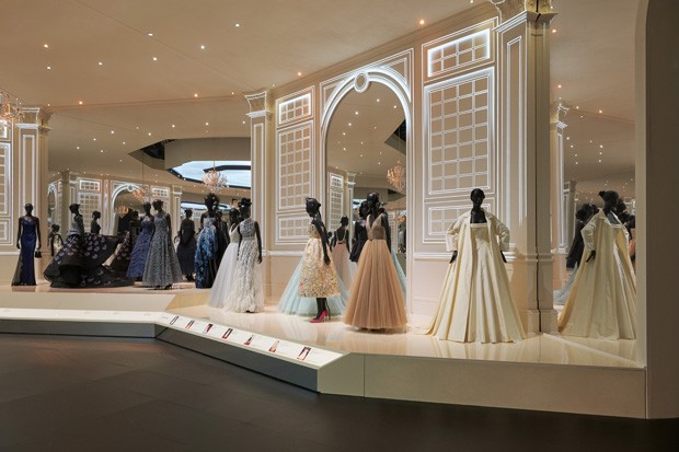 Maison Dior completa 70 anos com exposição em Paris - Casa Vogue