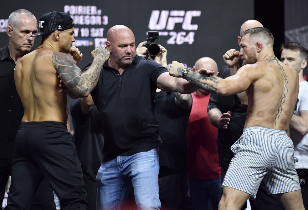 Dustin Poirier e Conor McGregor fazem a luta principal do UFC 264 de olho em Charles do Bronx — Foto: Getty Images