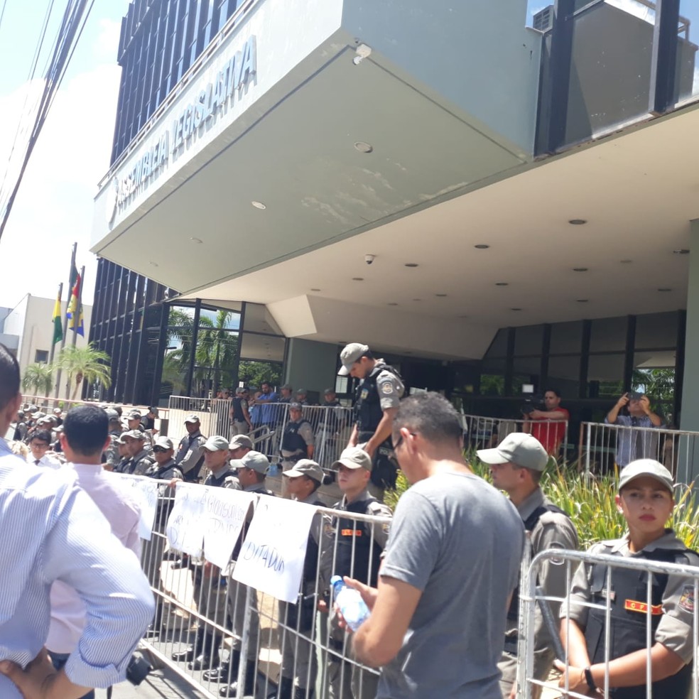 Sindicatos criticaram isolamento da Aleac durante votação da Reforma — Foto: Iryá Rodrigues/G1