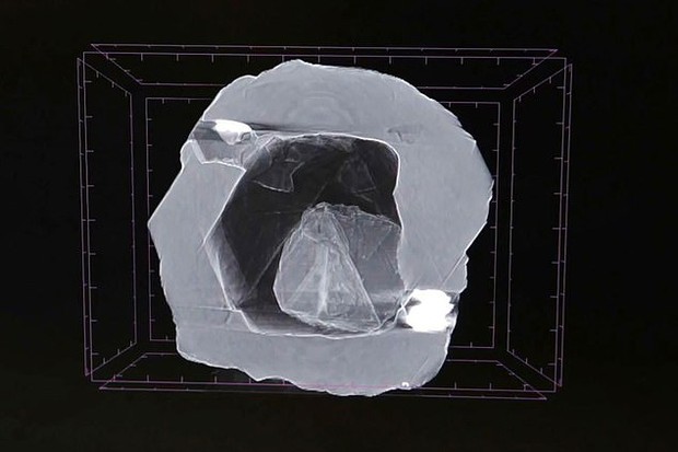 Diamante encontrado na Sibéria (Foto: Siberian Times/ Divulgação)
