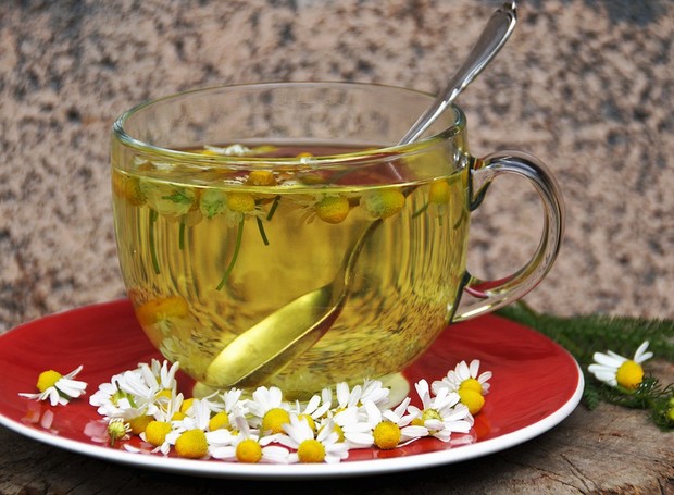 Aqueça sua noite com um chá de camomila e alecrim (Foto: Pixabay / Creative Commons)