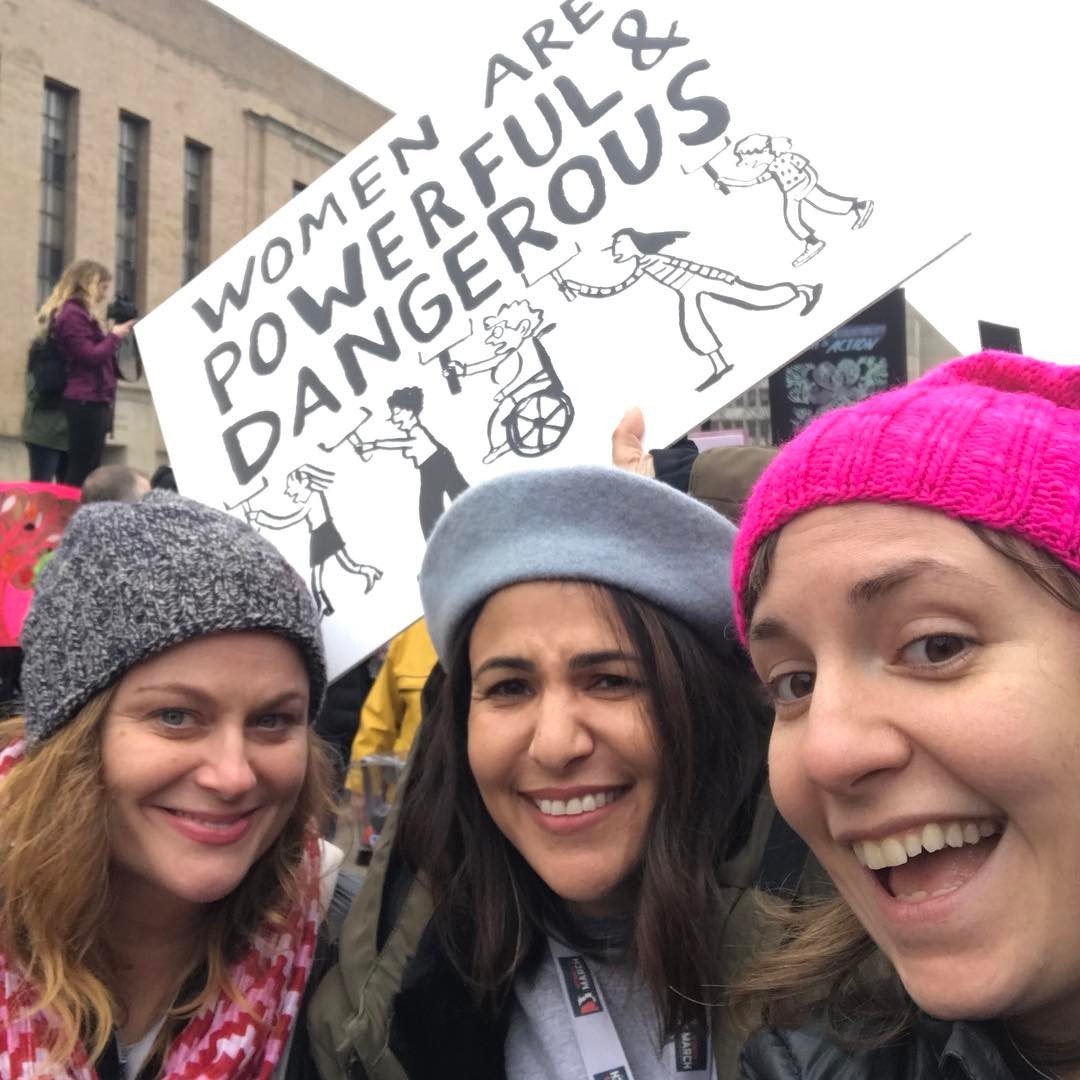 Amy Poehler, Jenni Konner e Lena Dunham em Washington