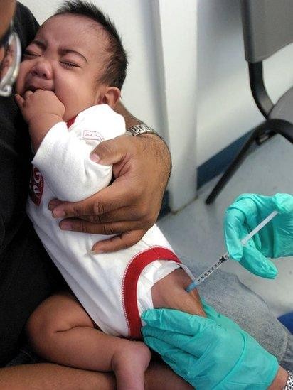 Crianças sob risco maior de VSR podem ser protegidas com injeção de anticorpos (Foto: Getty Images via BBC News)