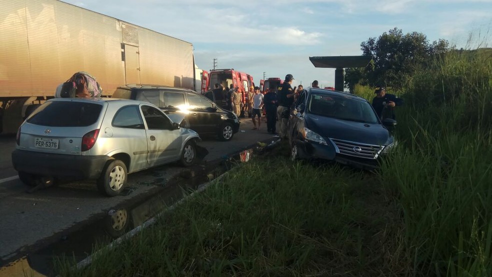 ColisÃ£o aconteceu na tarde desta terÃ§a (1Âº) no Cabo de Santo Agostinho (Foto: Corpo de Bombeiros/DivulgaÃ§Ã£o)