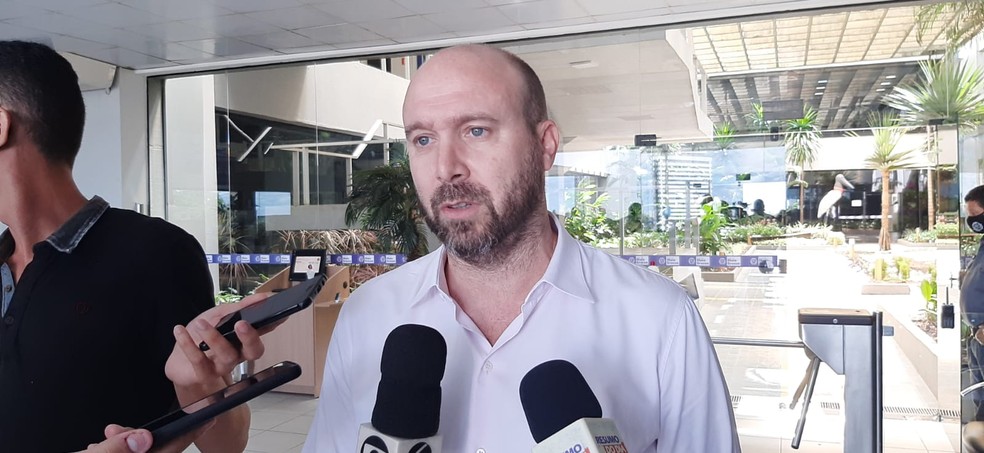 Secretário de Esporte de MT, Alberto Machado, disse que evento irá danificar gramado — Foto: Reprodução