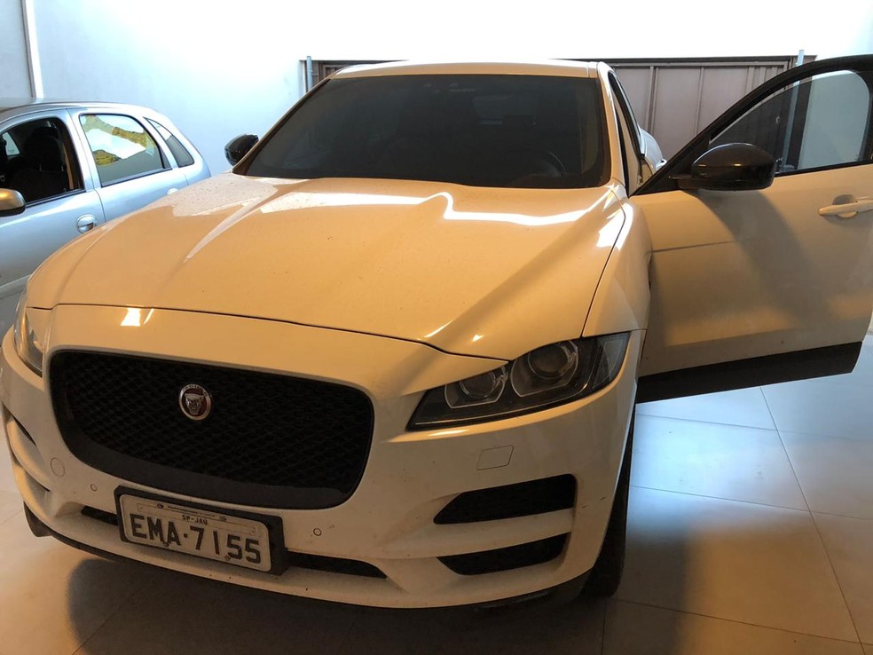 Deic apreendeu uma SUV Jaguar, avaliada em R$ 500 mi &mdash; Foto: Divulga&ccedil;&atilde;o/Deic
