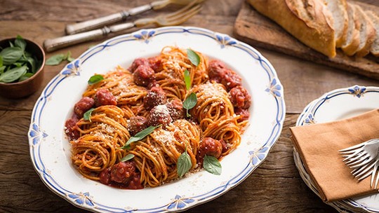 Espaguete com alm&ocirc;ndegas