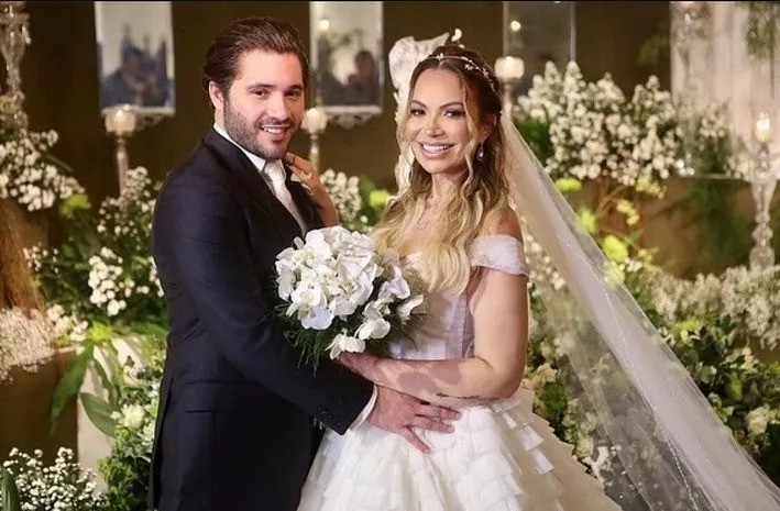 A cantora Solange Almeida e Monilton Moura se casaram em Fortaleza — Foto: Reprodução/Instagram