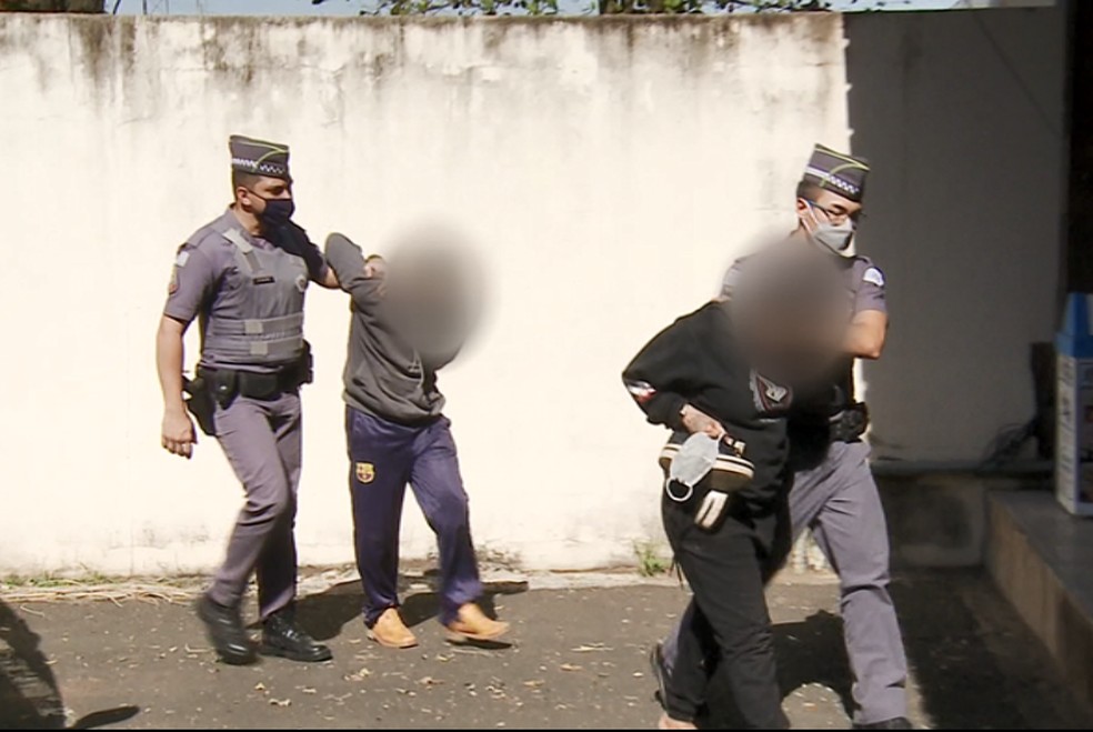 Pol&iacute;cia de Rio Claro prende ladr&otilde;es que mantiveram fam&iacute;lia ref&eacute;m &mdash; Foto: Rodrigo Sarga&ccedil;o/EPTV