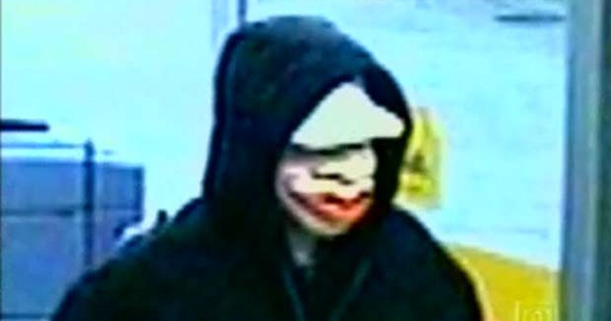 G1 - Bandido usa máscara de palhaço para roubar posto de combustível ...