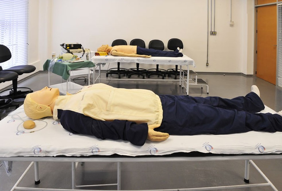Na Faculdade de Medicina da USP, bonecos sÃ£o usados em simulaÃ§Ãµes pelos estudantes de graduaÃ§Ã£o (Foto: DivulgaÃ§Ã£o/FMUSP)