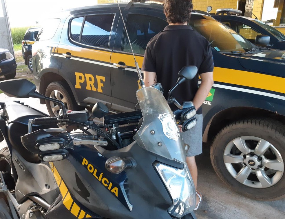 Jovem de 25 anos foi conduzido para a  Delegacia de PolÃ­cia Civil em Imperatriz â Foto: DivulgaÃ§Ã£o/PolÃ­cia RodoviÃ¡ria Federal