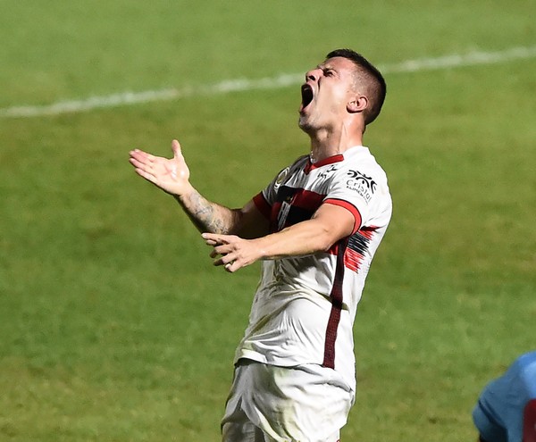 Renato Kayzer Recebe Proposta E Pode Trocar O Atletico Go Pelo Athletico Pr A Qualquer Momento Futebol Ge