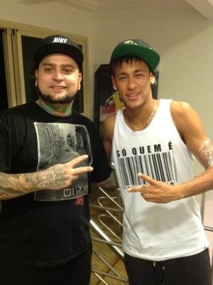 Neymar já fez dezenas de sessões com Adão (Foto: Divulgação/Náutica Tattoo)