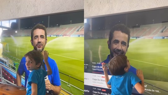 Filho de Felipe Andreoli comemora aparição do pai na TV e beija tela; jornalista está longe de casa para cobertura da Copa