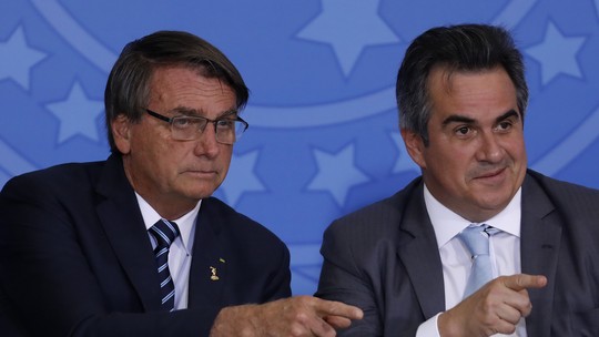 QG de Bolsonaro se reúne após corte de orçamento secreto 
