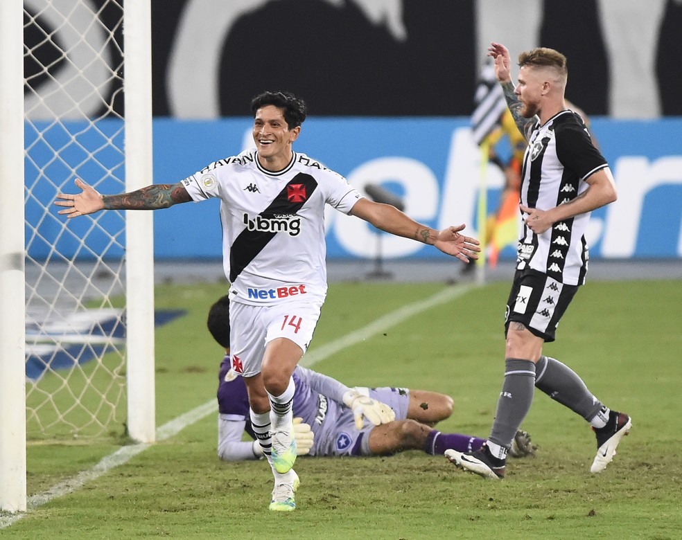 Gol contra o Botafogo, em 13 de setembro, foi o último de Cano pelo Vasco — Foto: André Durão / ge