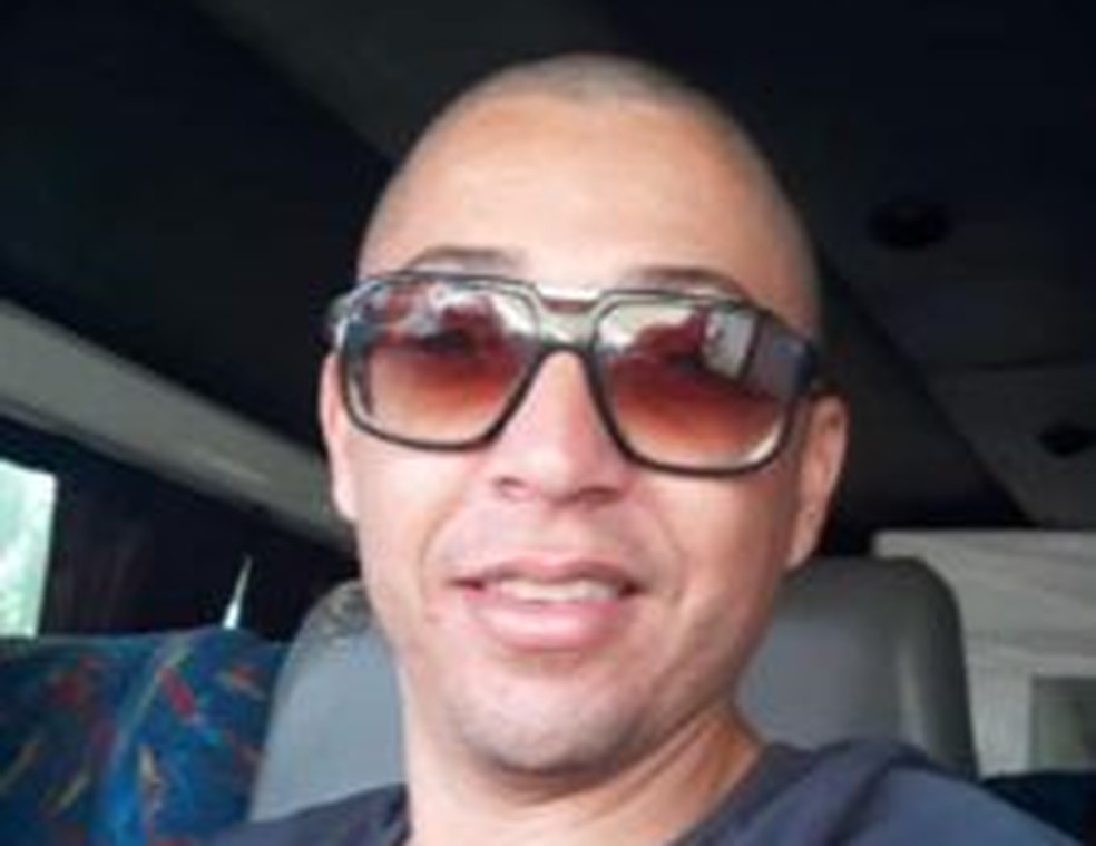 Flávio Araujo Oliveira, empresário de 35 anos, que morreu após tentar parar carro desengrenado na Bahia  — Foto: Redes Sociais