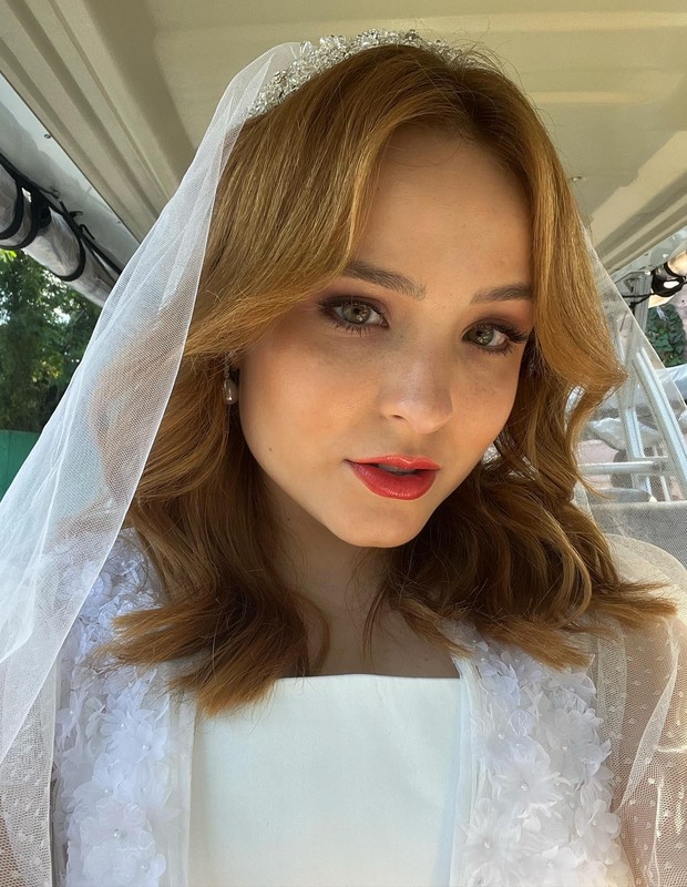 Larissa Manoela vestida de noiva em Além da Ilusão (Foto: Reprodução/Instagram)