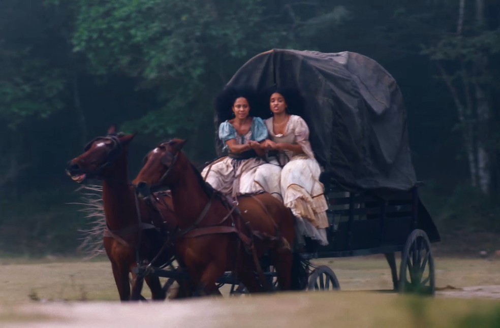 Zayla e Justina conseguirão fugir dos traficantes de escravos em Nos Tempos do Imperador — Foto: Globo