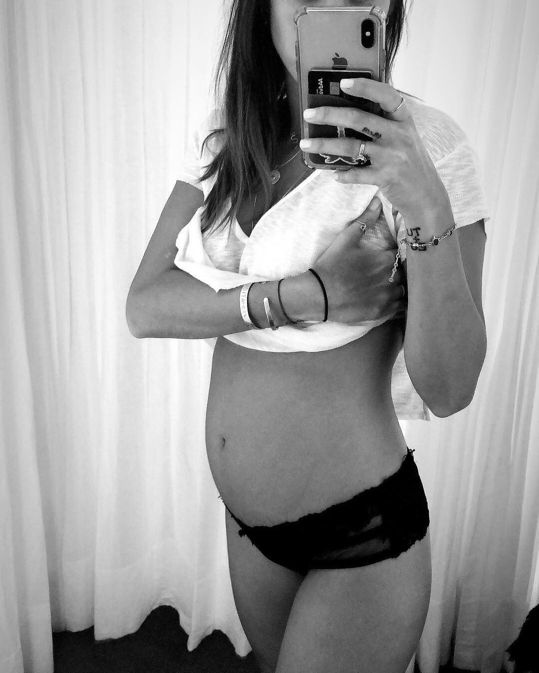 Shantal é casada com o modelo Mateus Verdelho e está grávida de 17 semanas (Foto: Reprodução / Instagram)