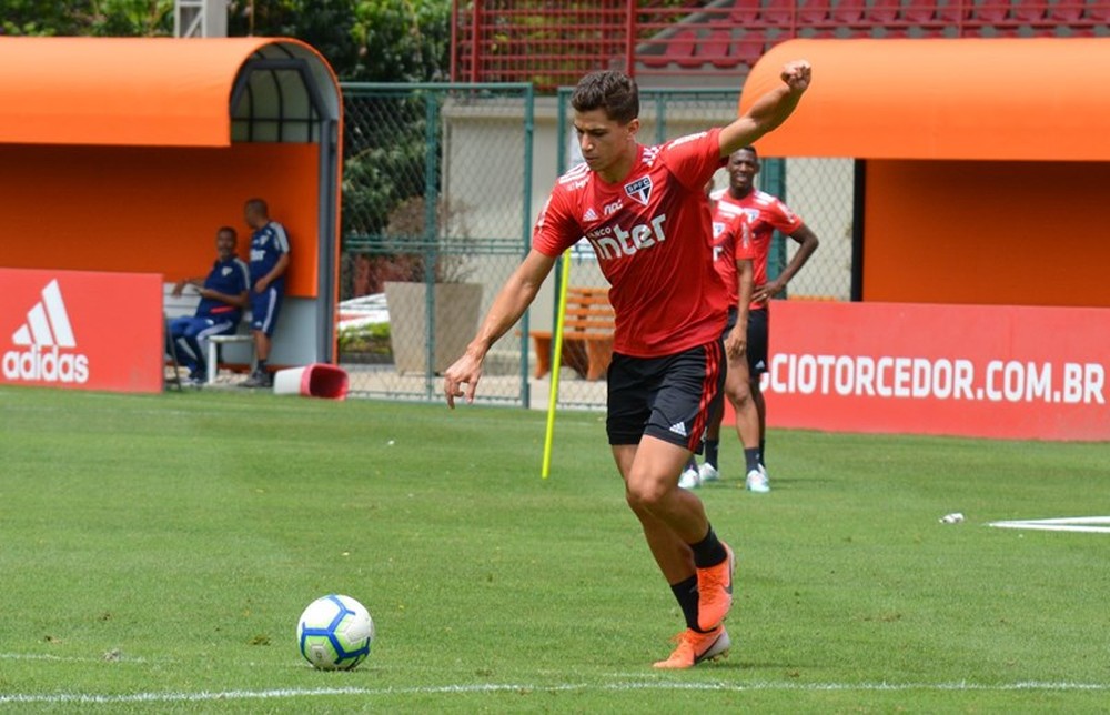 São Paulo prioriza reforços caseiros, olha para base e quer recuperar jogadores em 2020