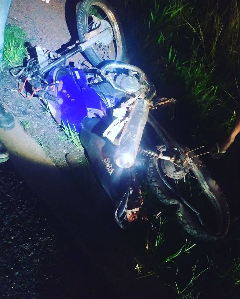 Caminhonete bateu em uma motocicleta e causou morte de mulher na BR-135 em Matões do Norte — Foto: Divulgação/Polícia Rodoviária Federal