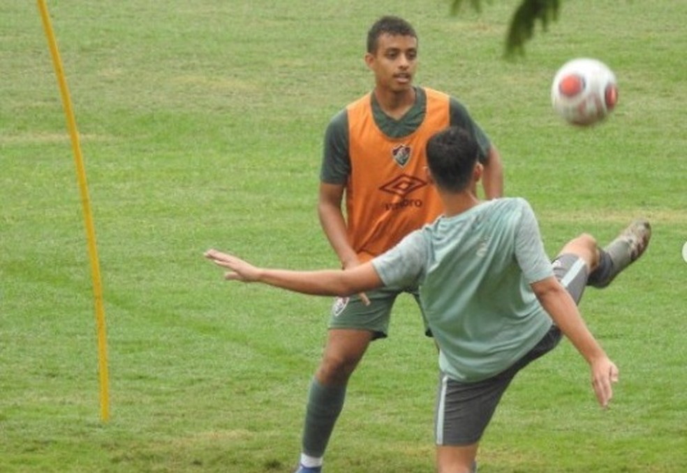 Filho de Felipe Melo, Davi Melo treina em Xerém e fica perto de contrato  com o Fluminense | fluminense | ge
