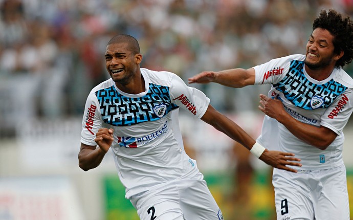 cristiano MARINGÁ x LONDRINA (Foto: Felipe Rosa/Gazeta do Povo/Agência Estado)