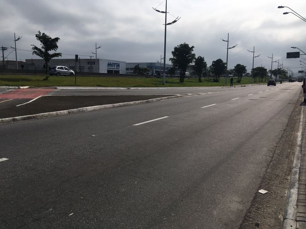 Acidente aconteceu na Via Expressa Sul, em Praia Grande &mdash; Foto: Solange Freitas/G1