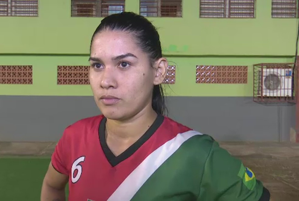 Meia-atacante Jaqueline é uma das remanescentes da Assermurb para o Campeonato Acreano Feminino 2022 — Foto: Reprodução/Rede Amazônica Acre
