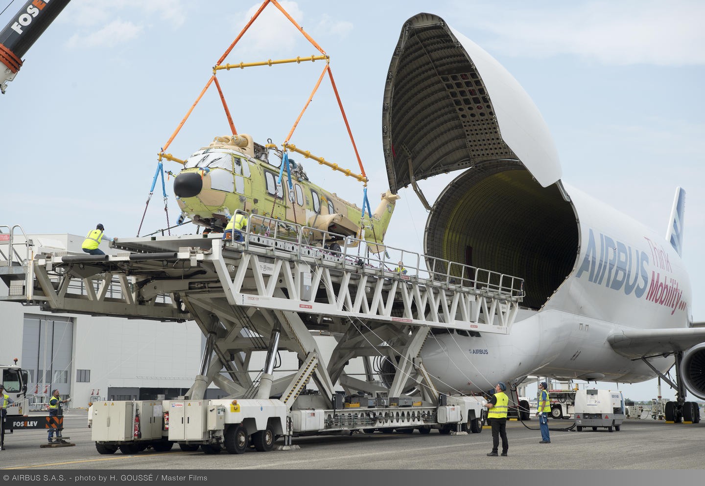 aeronave está disponível para companhias de frete como um meio para transporte de cargas de maiores dimensões, tendo um dos bagageiros de maior volume entre aviões civis ou militares atualmente — Foto: Airbus/Divulgação