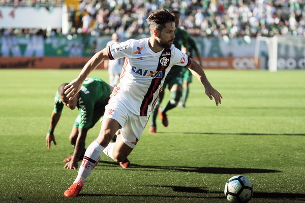 Contra fase ruim, Diego trabalha dobrado, se recupera de lesão e é recompensado