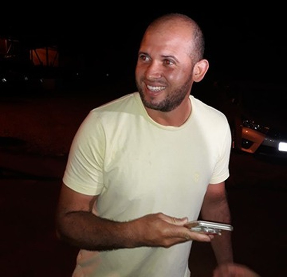 Macarrão na saída da penitenciária em Pará de Minas: 'Estou recomeçando e isso é desde 2012' (Foto: Augusto Medeiros/G1)