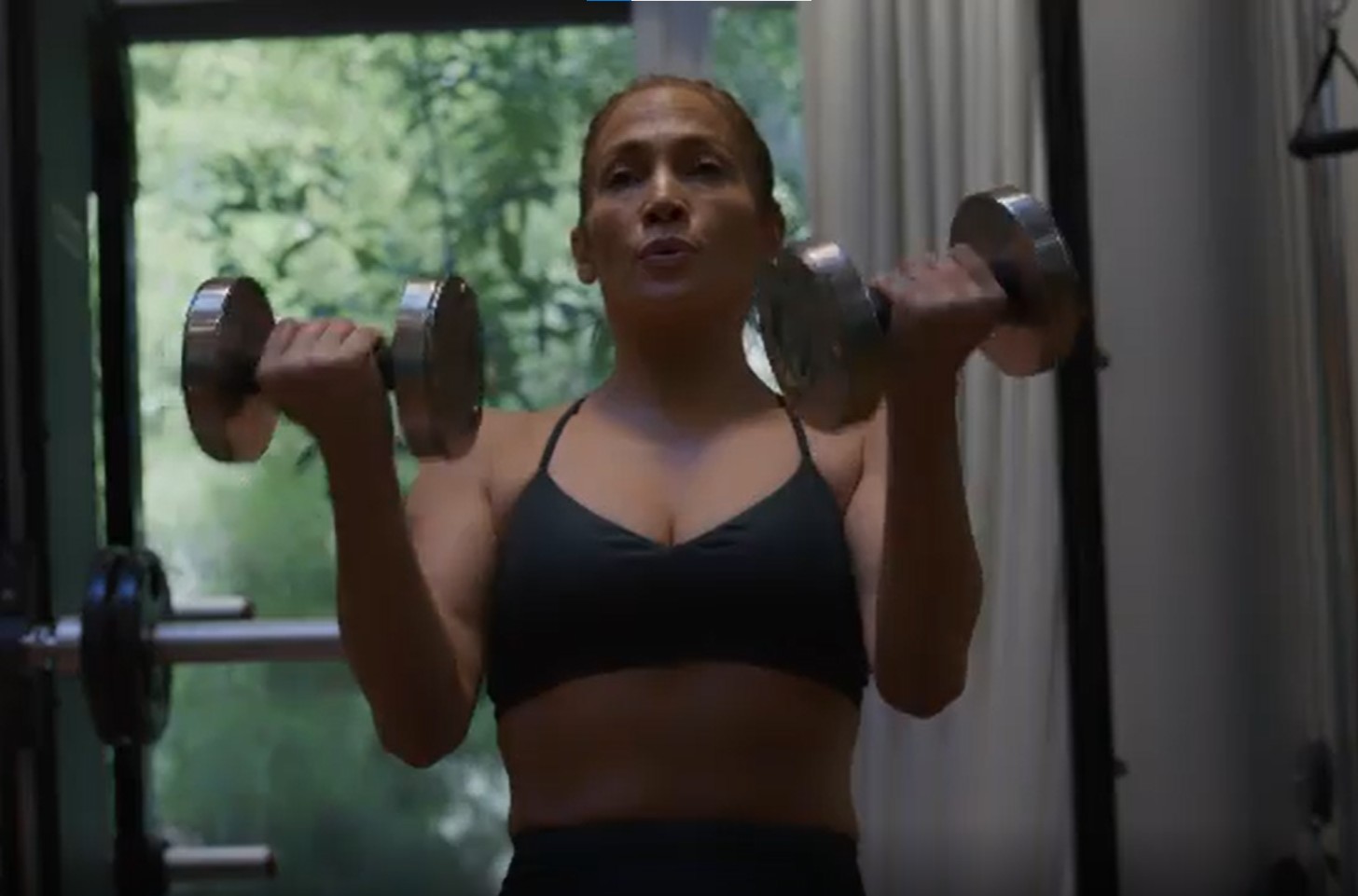 J-Lo impressiona com rotina intensa de treinamentos aos 52 (Foto: Reprodução/Instagram)