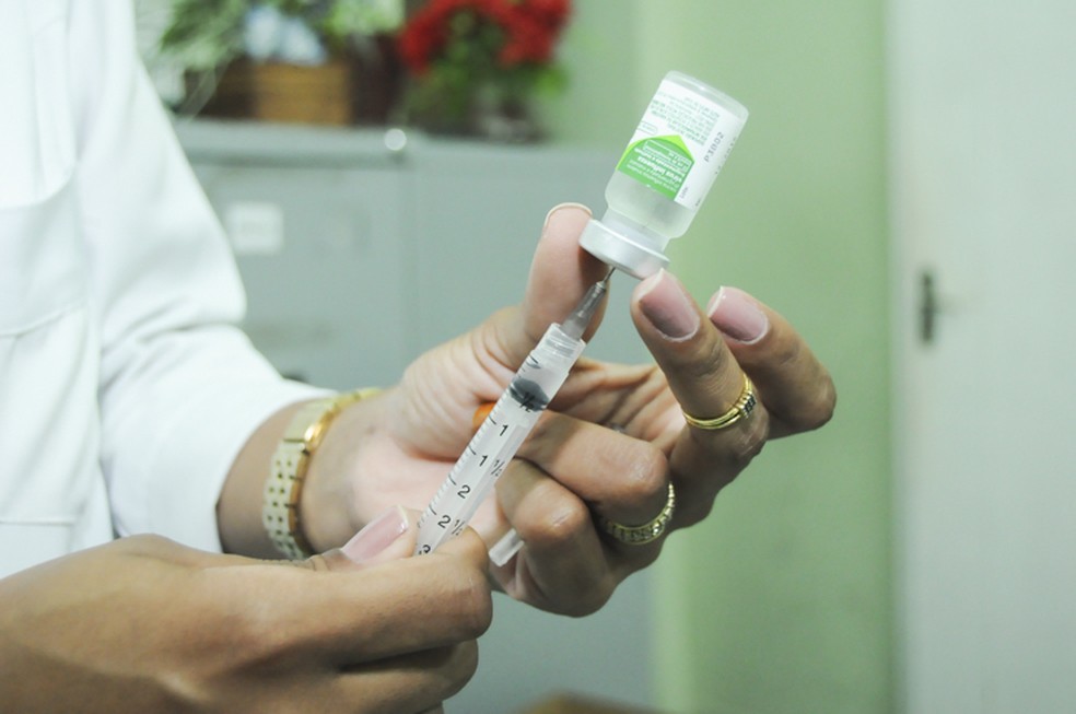 Segundo a VigilÃ¢ncia, o nÃºmero de crianÃ§as e idosos vacinados continua baixo em todo o paÃ­s  (Foto: DivulgaÃ§Ã£o/Prefeitura de Campos)
