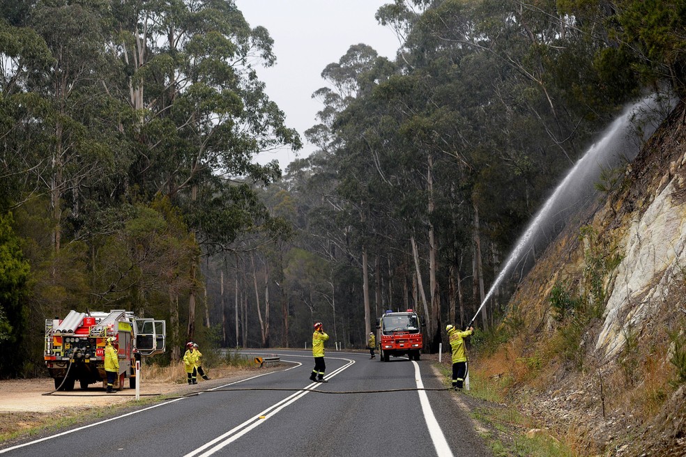 Incêndios em Kiah, na Austrália, em 8 de janeiro de 2020 — Foto: Tracey Nearmy/Reuters