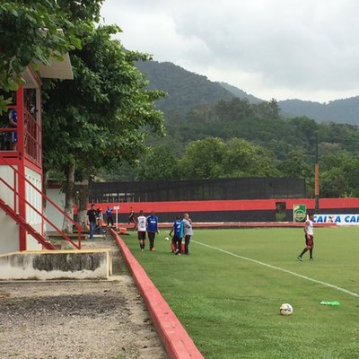 Jorge deixa coletivo comandado por auxiliar do Fla com dores lombares