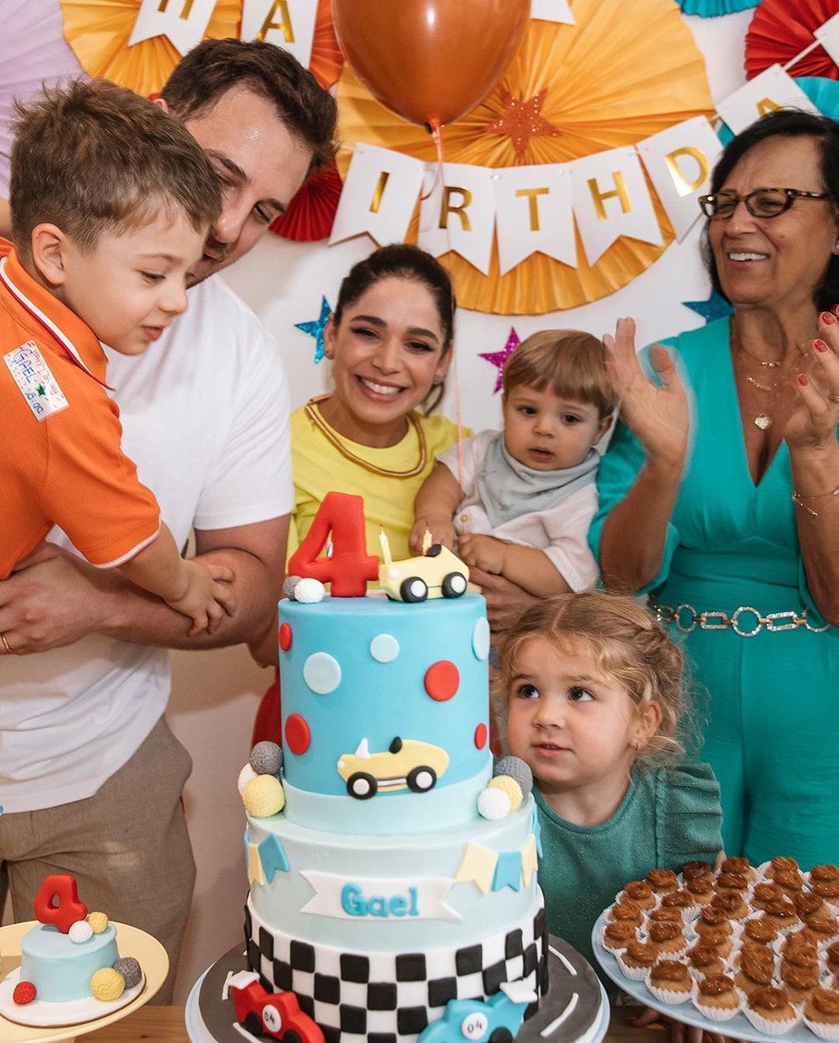 Sabrina Petraglia celebra quatro anos do filho em Dubai