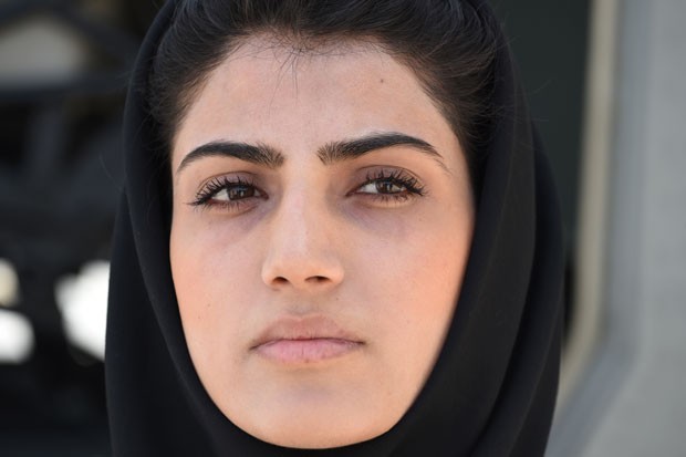 Niloofar Rahmani, de 23 anos, se tornou a primeira mulher piloto do Afeganistão (Foto: Shah Marai/AFP)