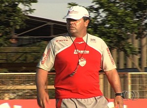Heriberto da Cunha - técnico Vila Nova (Foto: Reprodução / TV Anhanguera)