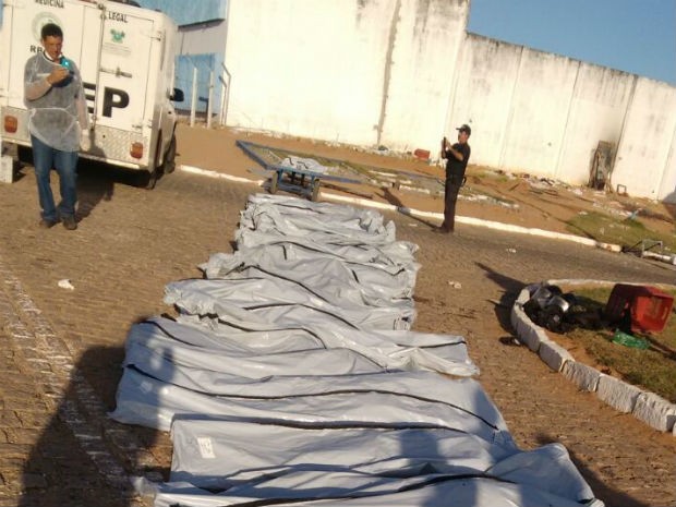 Ao todo, até o momento, Itep já recolheu corpos de 26 presos em Alcaçuz (Foto: Divulgação/PM)