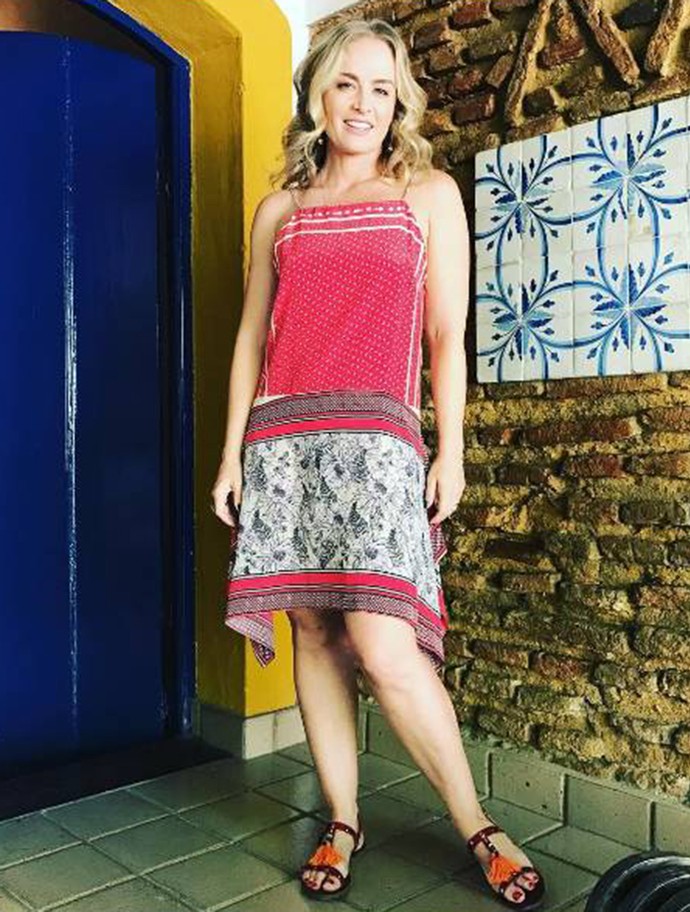 Angélica com vestido com mix de estampas, tendência para o verão 2017 (Foto: Deborah Montenegreno )