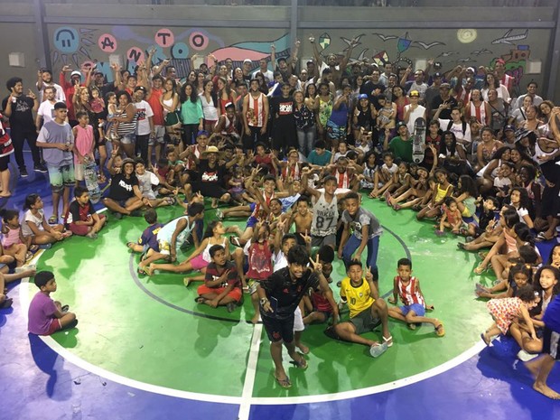 Festa reuniu cerca de 150 crianças na quadra da comunidade Santo Amaro, segundo os organizadores (Foto: Ademar Lucas/Divulgação)