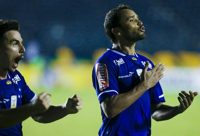 Artilheiro da Raposa no Brasileirão, Charles festeja sequência na equipe