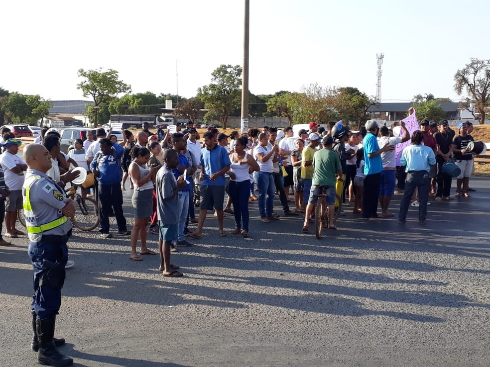 Moradores fecham parte da Estrutural, no DF, em protesto por falta de água — Foto: Arquivo pessoal