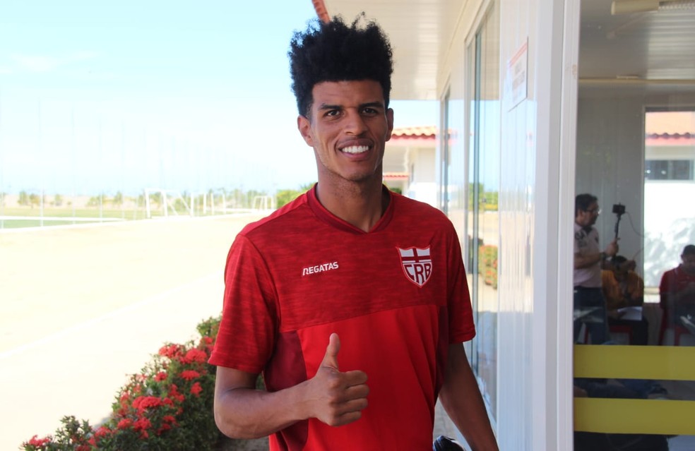 Ewerton Páscoa, zagueiro do CRB — Foto: Denison Roma/GloboEsporte.com