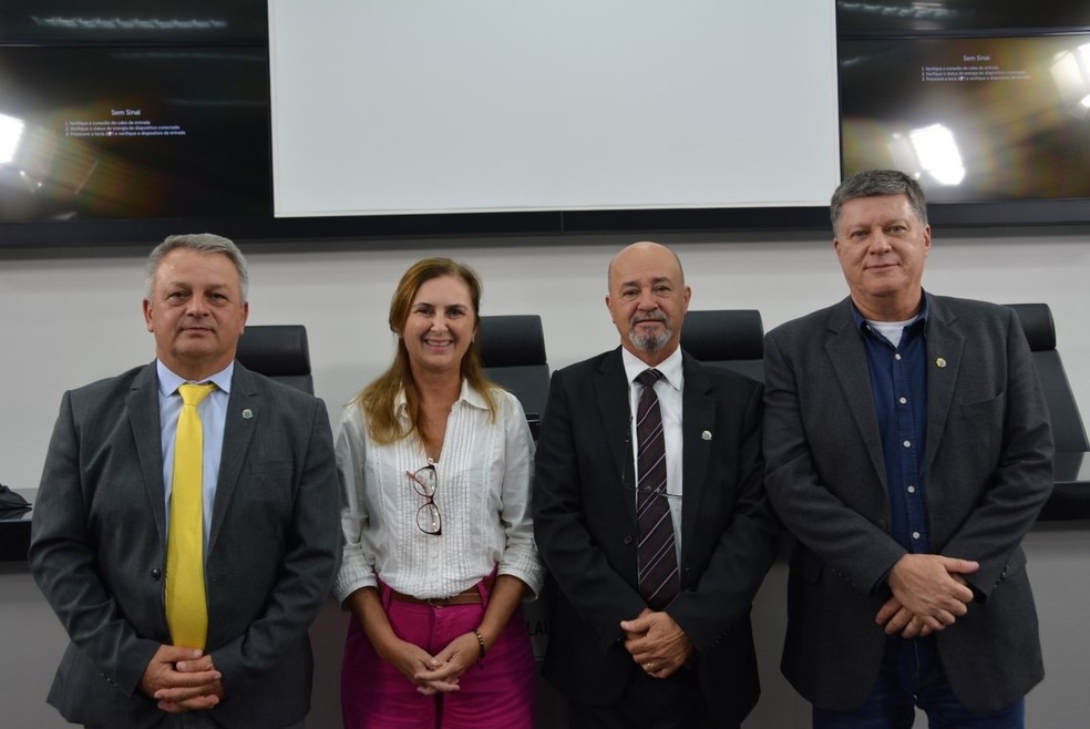 Nova mesa diretora da Câmara de Botucatu (SP) — Foto: Divulgação